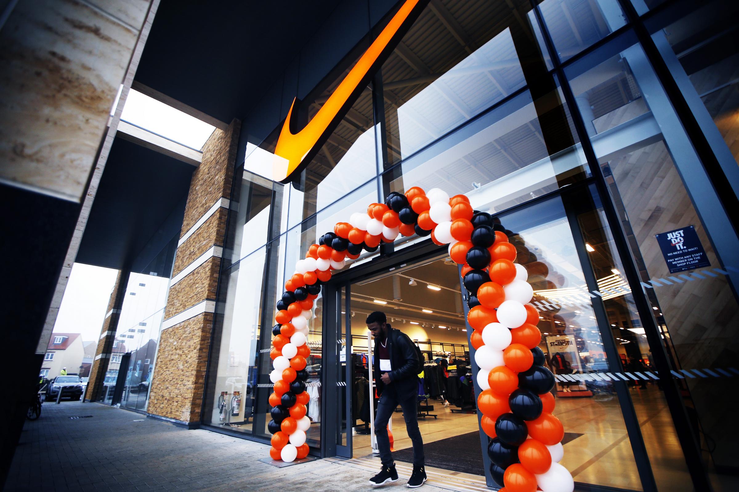 nike outlet closing