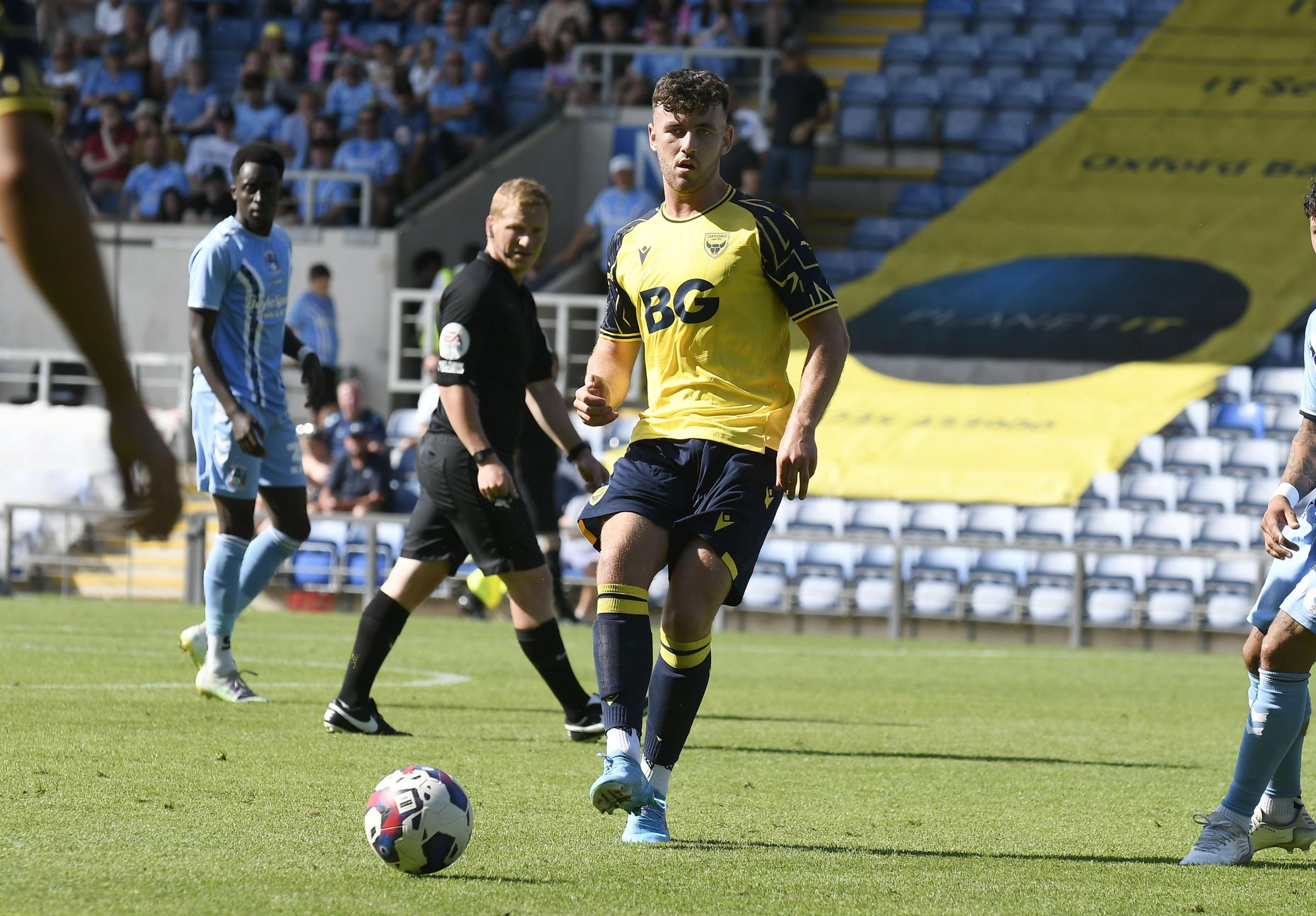Oxford United’s Oisin Smyth injures hamstring prior to loan move