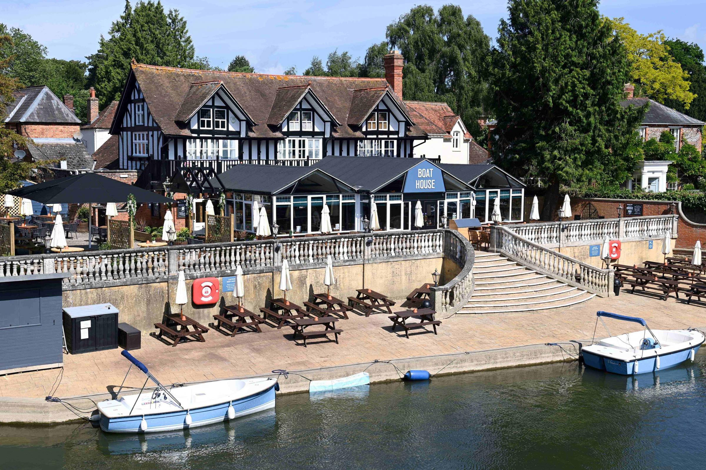 Oxfordshire pubs: Wallingford Boat House reopens post floods