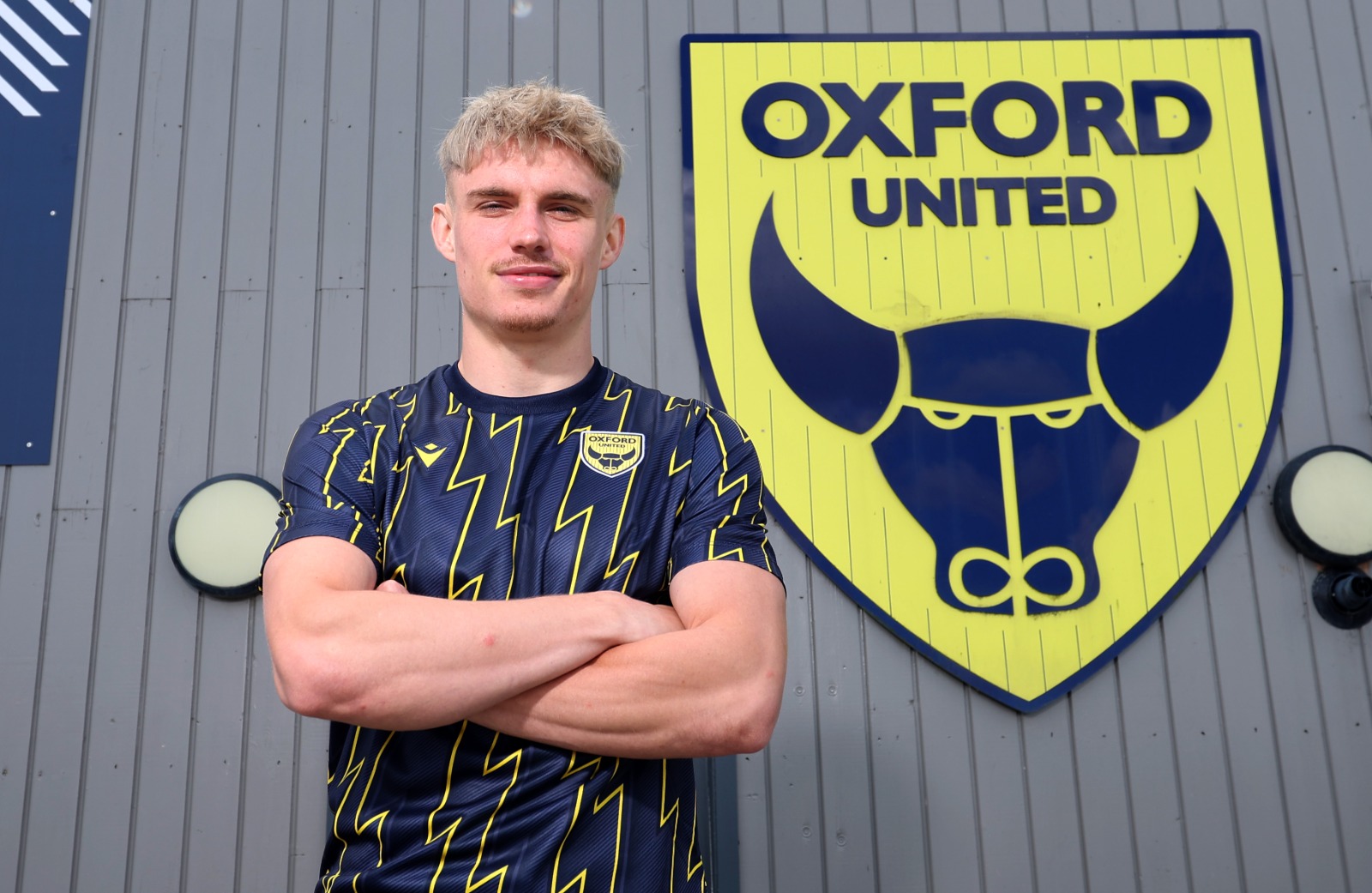 Oxford United and Poland international winger on playing style