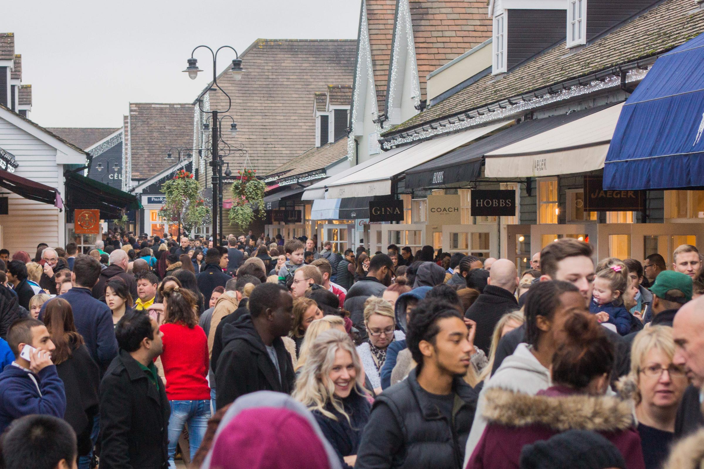 Crazy Day Of Shopping Expected In Oxfordshire As Black Friday Dawns Oxford Mail